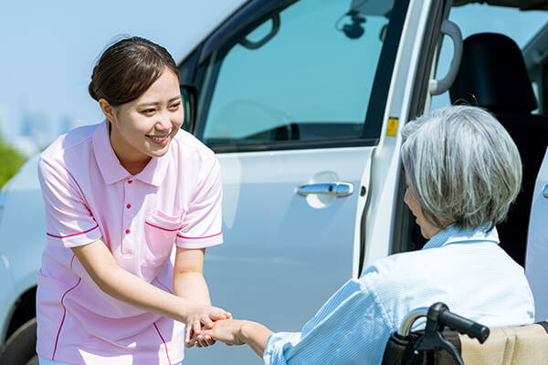 透析患者さまへの送迎サービス